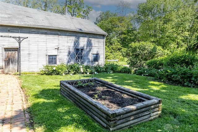 view of yard with a vegetable garden