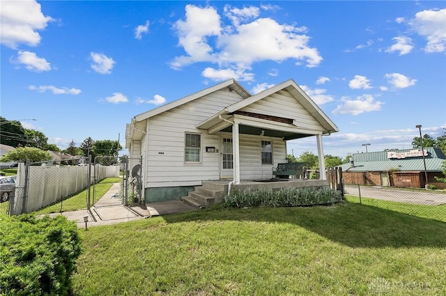 view of front of property featuring a front lawn and covered porch