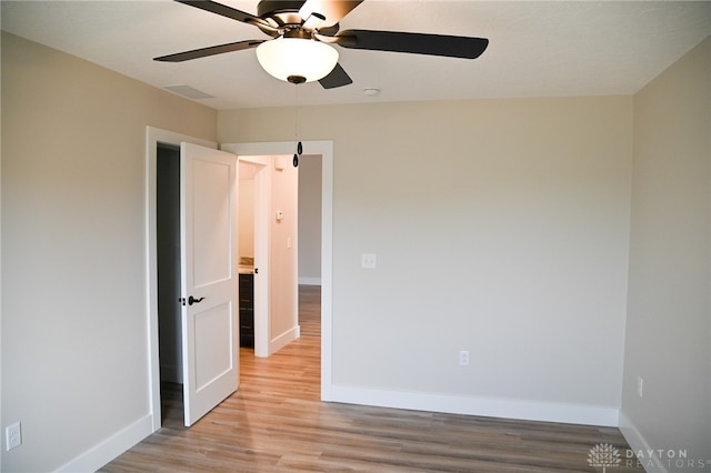 unfurnished room with light wood-type flooring and ceiling fan