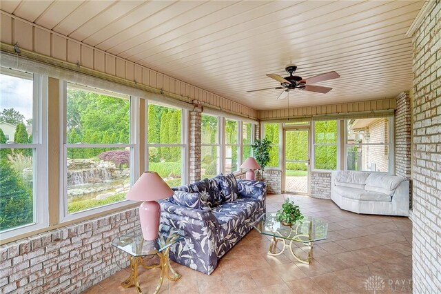 sunroom with ceiling fan