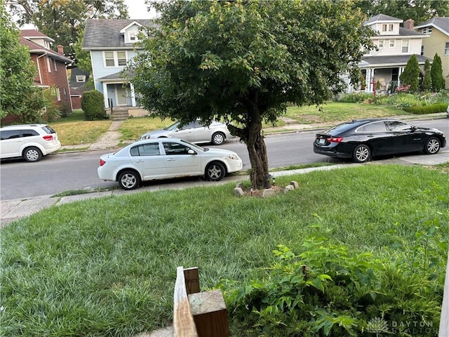 view of yard with a residential view