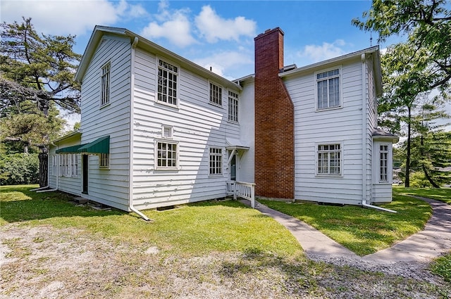 back of house featuring a yard