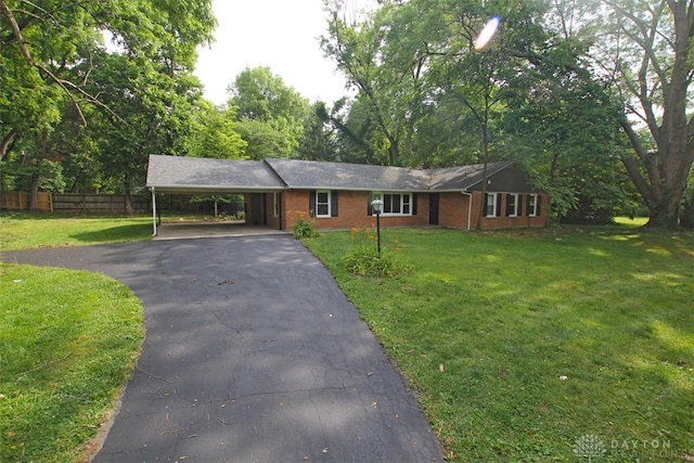 view of front facade featuring a carport and a front lawn