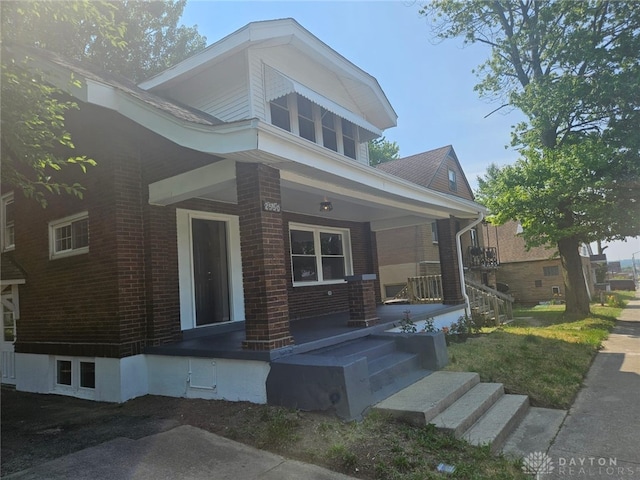 view of front of property featuring covered porch