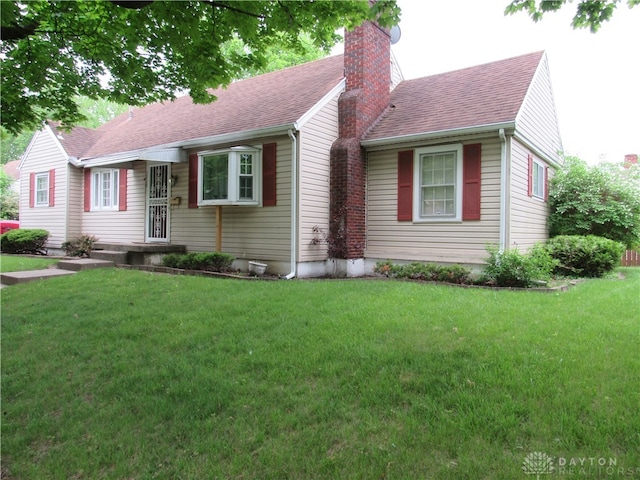 view of front of house featuring a front yard