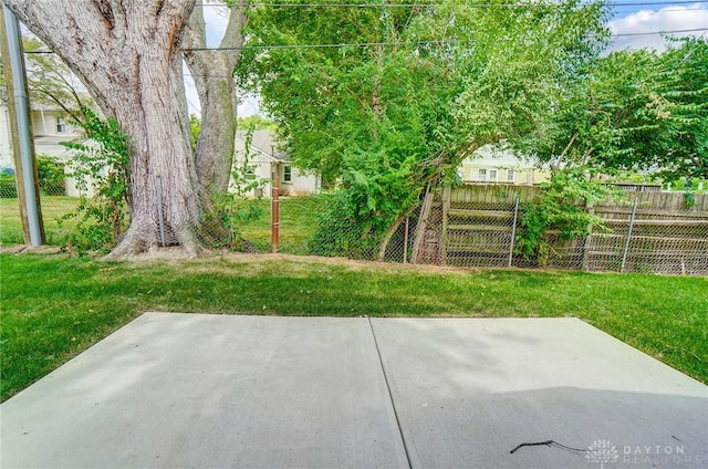 2905 Acorn Dr, Kettering, OH 45419 - view of yard featuring a patio