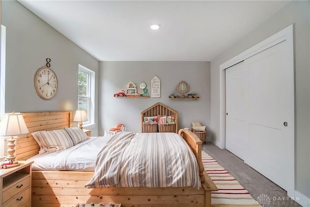 bedroom featuring carpet floors and a closet