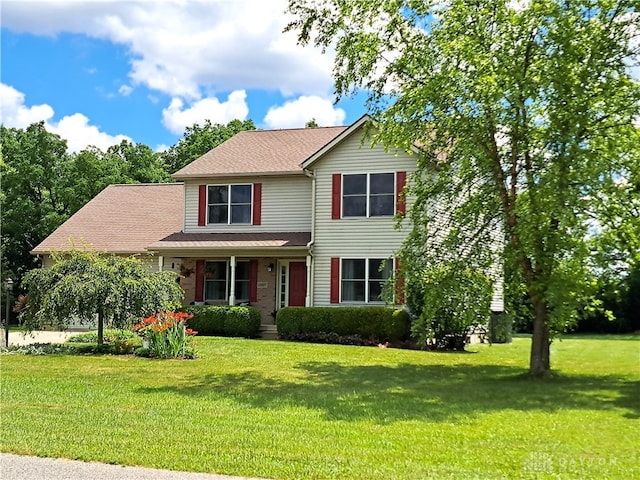 view of front facade with a front lawn