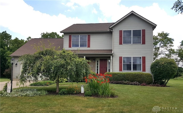 view of front of property featuring a front lawn