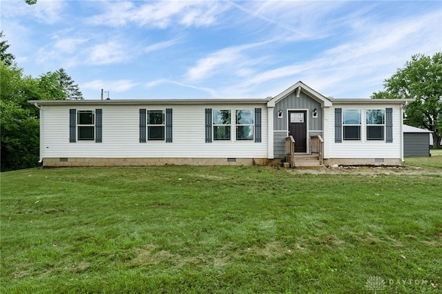 manufactured / mobile home featuring a front yard