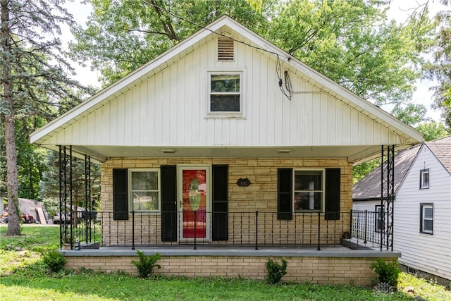 view of front of house featuring a porch