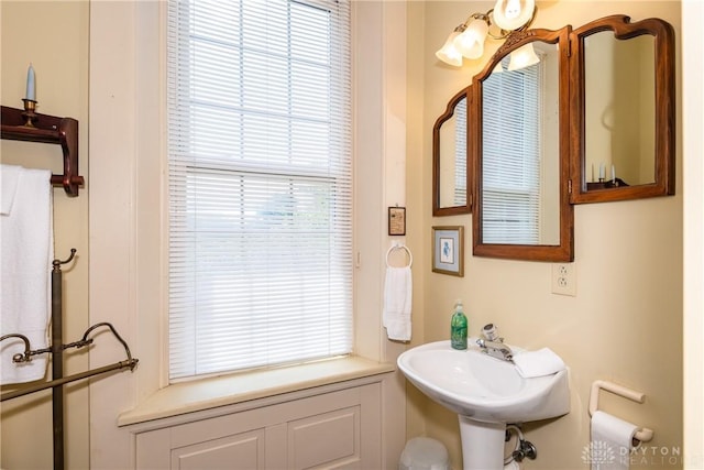 bathroom featuring sink