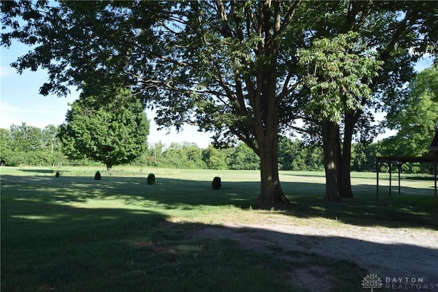 view of home's community featuring a lawn