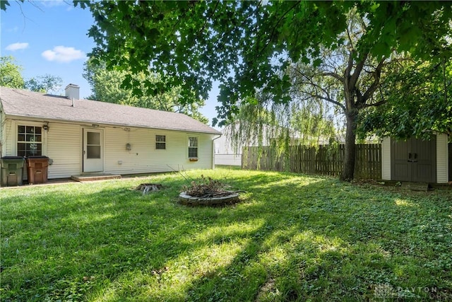 view of yard with a shed