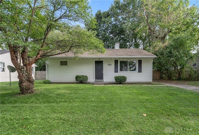 single story home featuring a front lawn