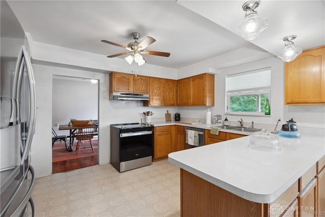 kitchen featuring sink, hanging light fixtures, ceiling fan, kitchen peninsula, and stainless steel appliances