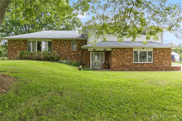 view of front of property with a front yard