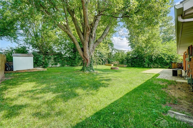 view of yard featuring a storage shed and cooling unit