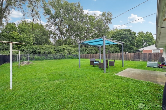 view of yard featuring a patio