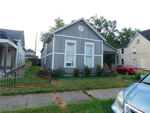 view of front of house featuring a front yard