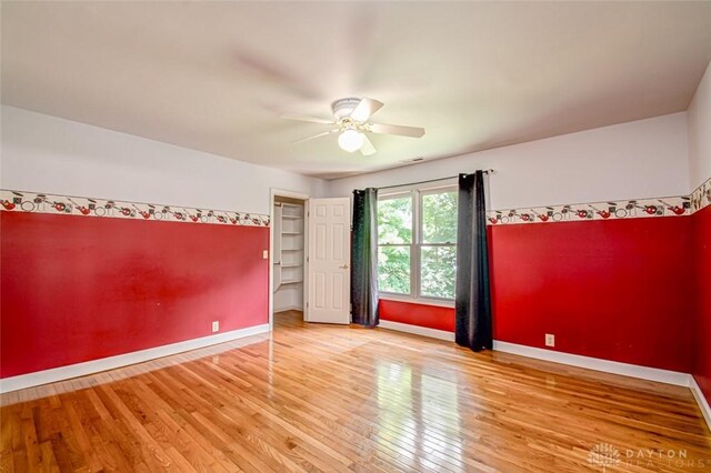 empty room with light hardwood / wood-style flooring and ceiling fan