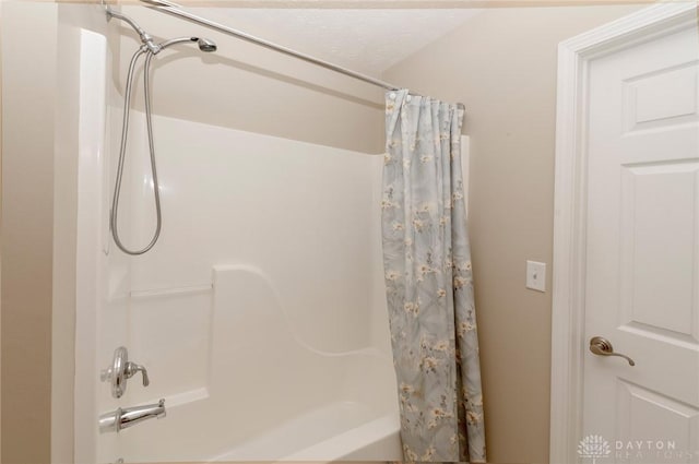 bathroom featuring shower / bathtub combination with curtain