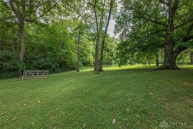 410 S Linden Ave, Miamisburg, OH 45342 - view of yard with fence