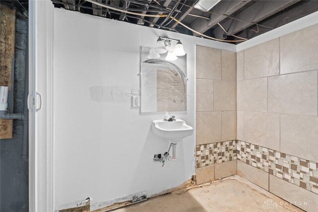 bathroom featuring concrete floors