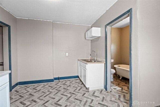 bathroom featuring vanity, toilet, and a bathtub