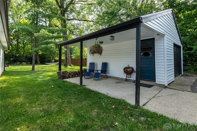 view of outdoor structure with a garage and a yard