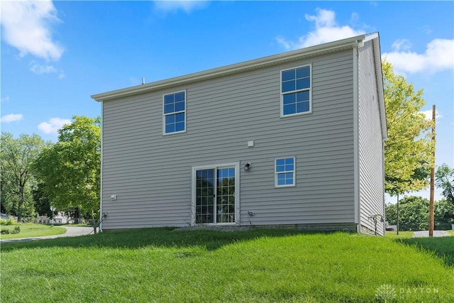 back of house featuring a yard