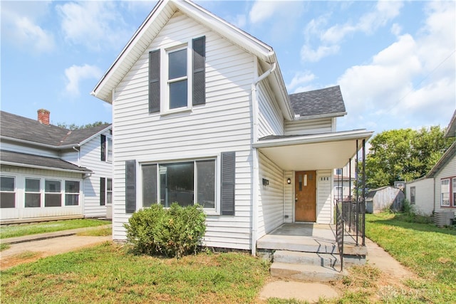 front of property featuring a front yard