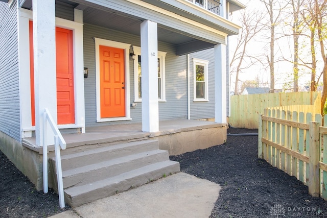 entrance to property featuring covered porch