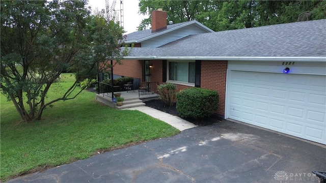 view of front of house featuring a front yard and a garage