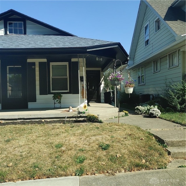 view of front facade with a front lawn and covered porch