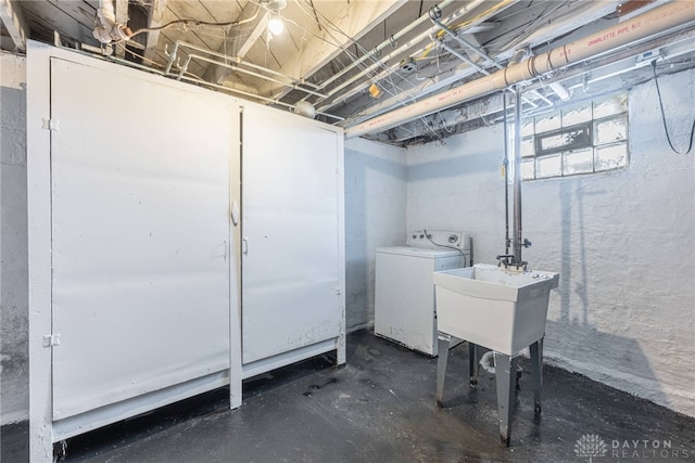 laundry room with washer / clothes dryer and sink