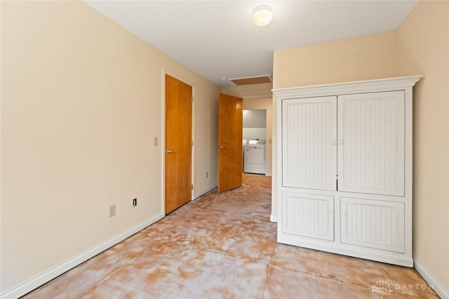 unfurnished bedroom with baseboards and washing machine and clothes dryer