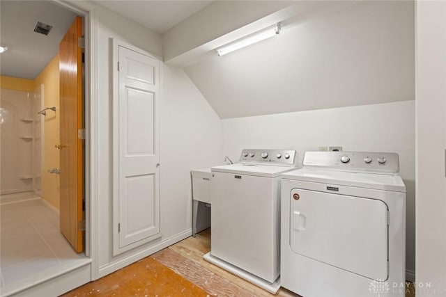 laundry room featuring laundry area, visible vents, and washing machine and clothes dryer