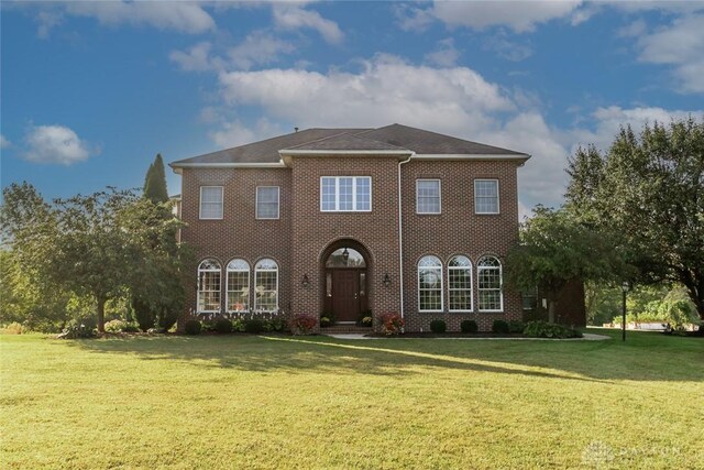 view of front facade with a front lawn