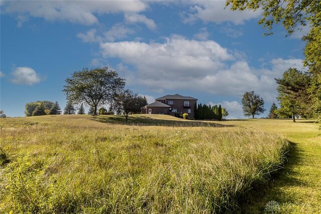 view of yard featuring a rural view