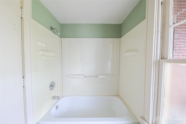 bathroom with washtub / shower combination