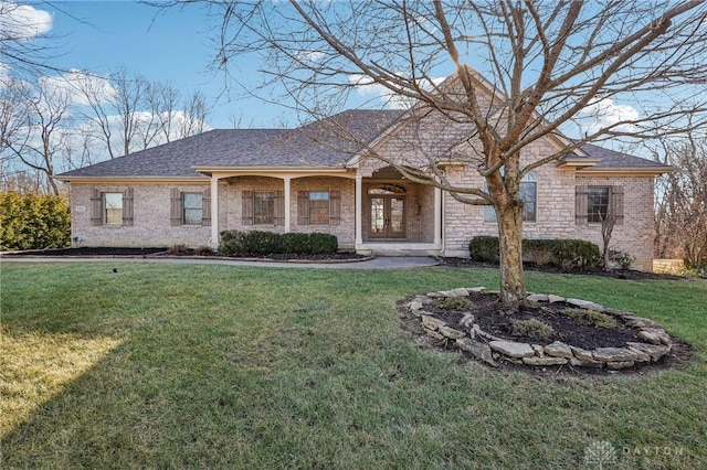 single story home with a front lawn