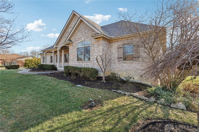 view of front of property featuring covered porch and a front lawn