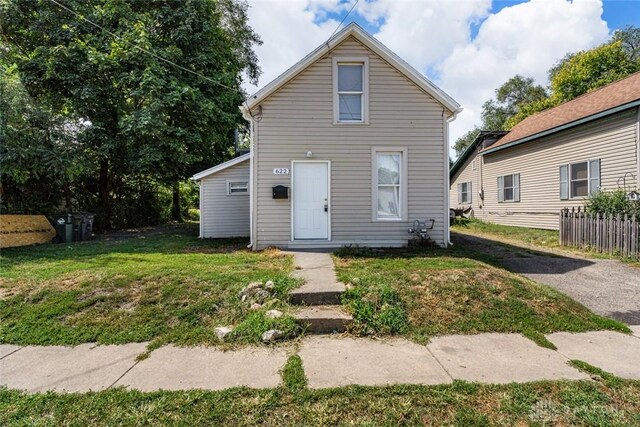 view of front of home with a front lawn