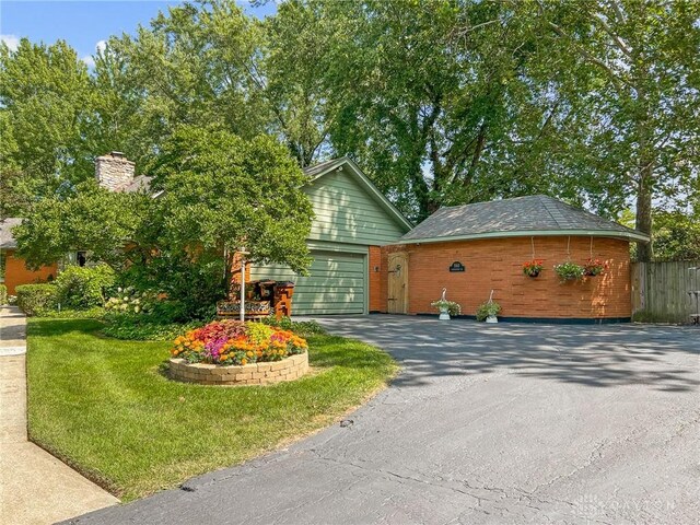 view of front of property with a front lawn