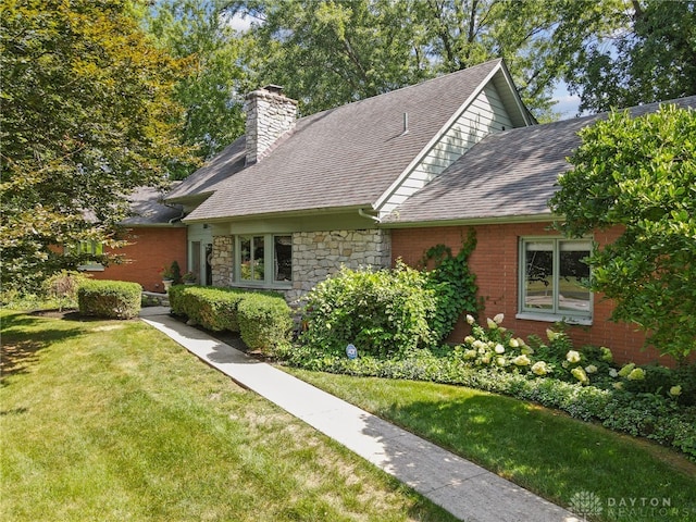 view of front of house with a front yard