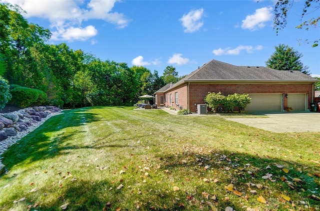 view of yard featuring a garage