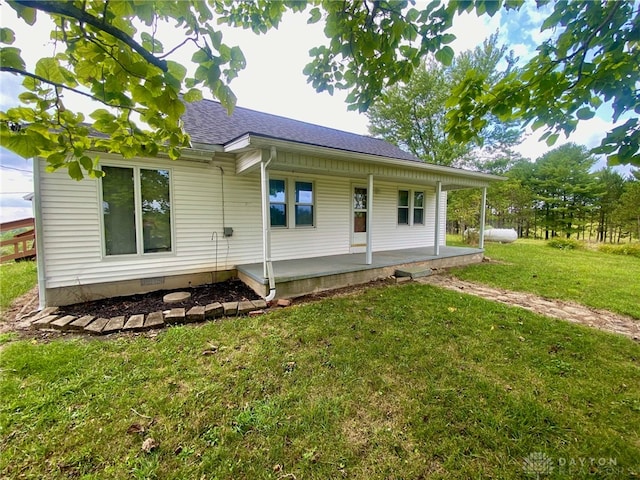 view of front of home with a front lawn