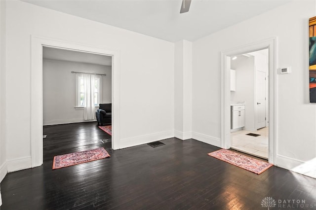 entrance foyer with dark wood-type flooring and ceiling fan