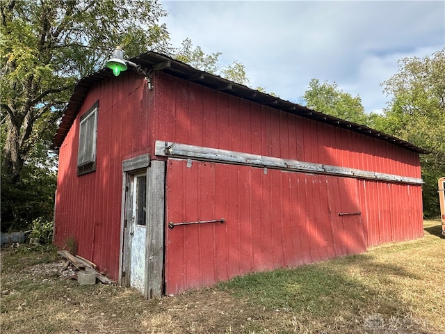 view of outbuilding